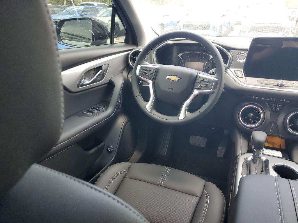 new 2025 Chevrolet Blazer car, priced at $31,090