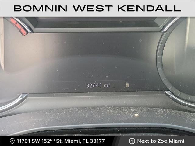 used 2022 Cadillac XT5 car, priced at $24,990