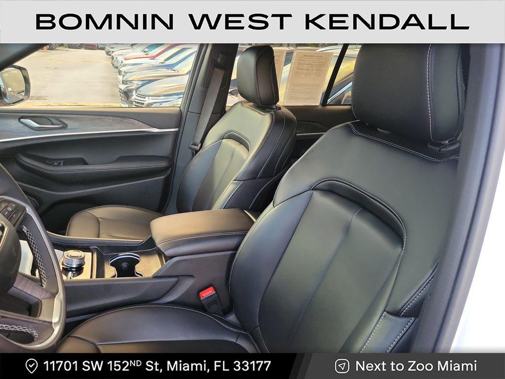 used 2025 Jeep Grand Cherokee car, priced at $38,990