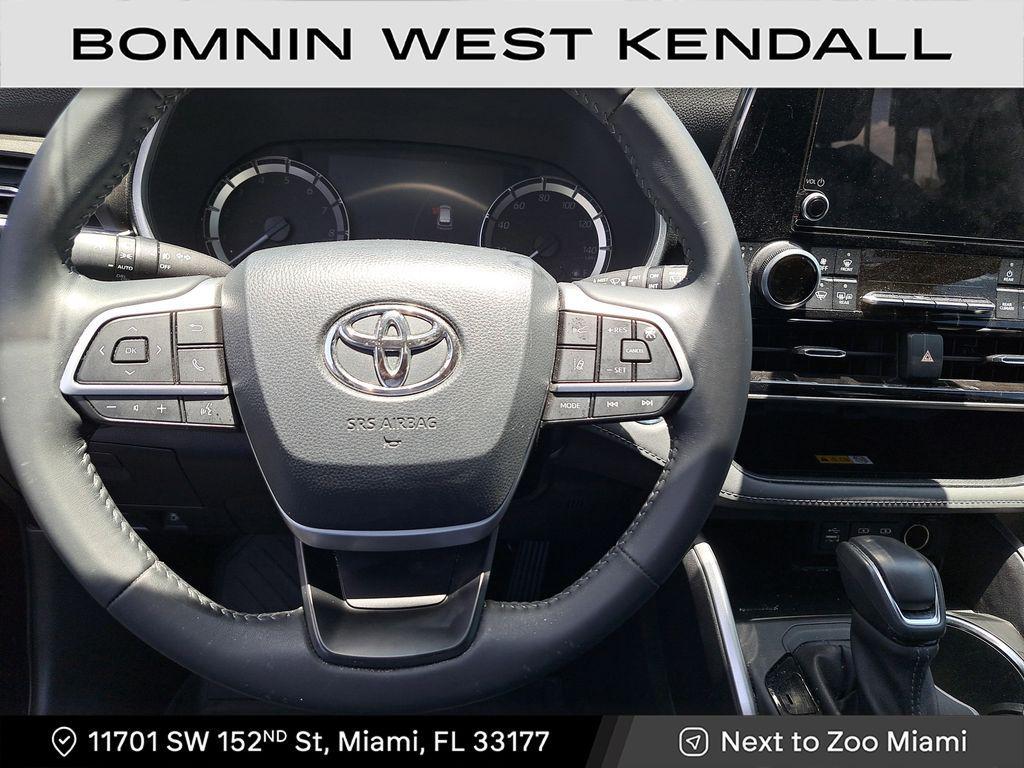 used 2023 Toyota Highlander car, priced at $35,990
