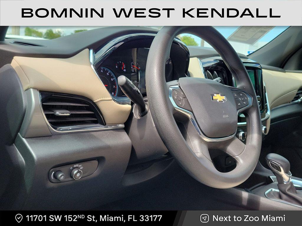 used 2023 Chevrolet Traverse car, priced at $18,490