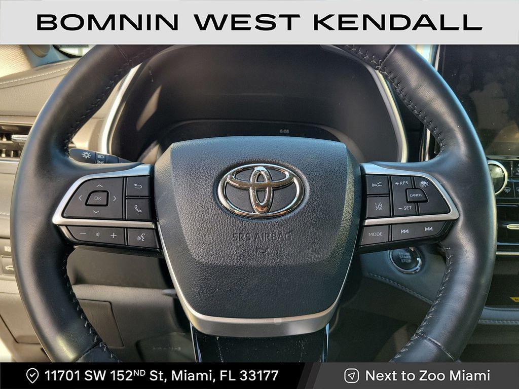used 2023 Toyota Highlander car, priced at $34,990