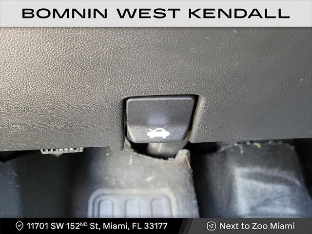 used 2023 Chevrolet Traverse car, priced at $24,490