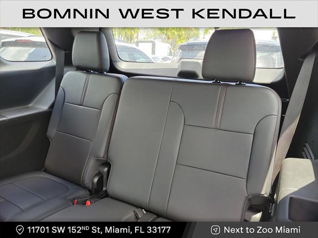used 2023 Chevrolet Traverse car, priced at $32,990