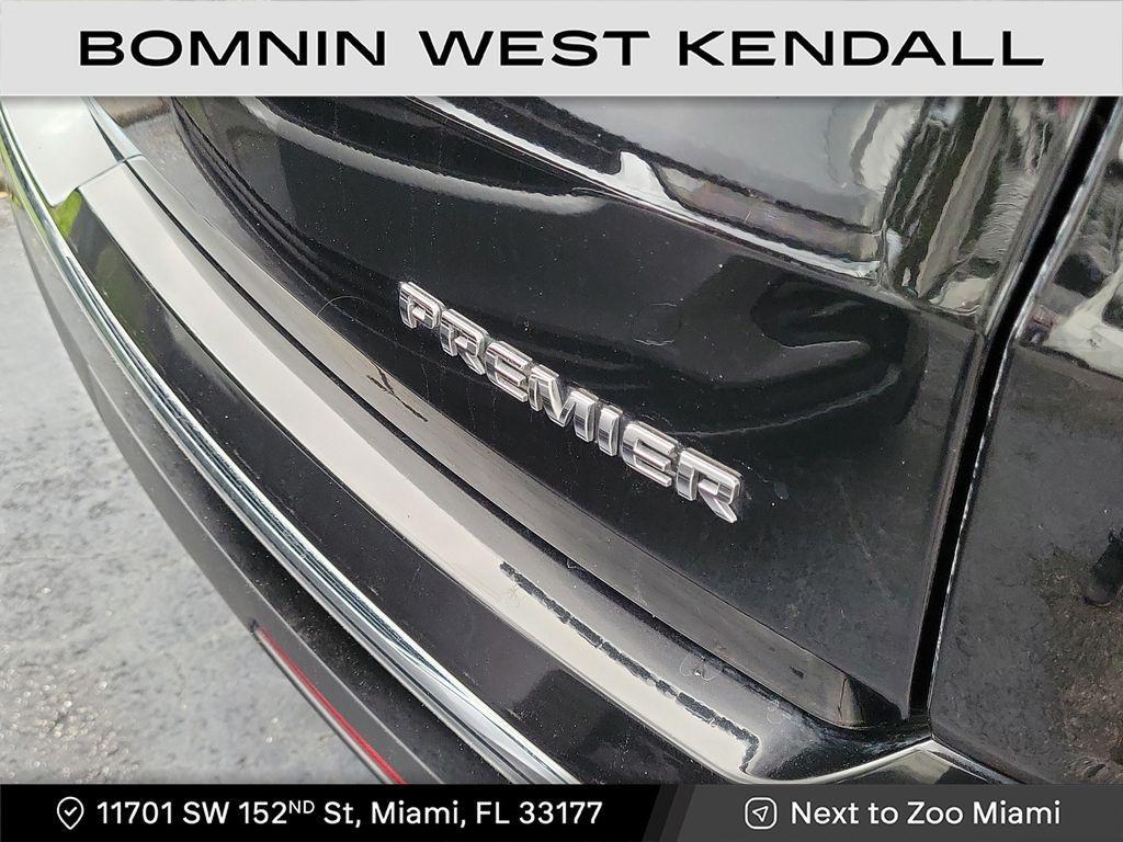 used 2023 Chevrolet Traverse car, priced at $30,990