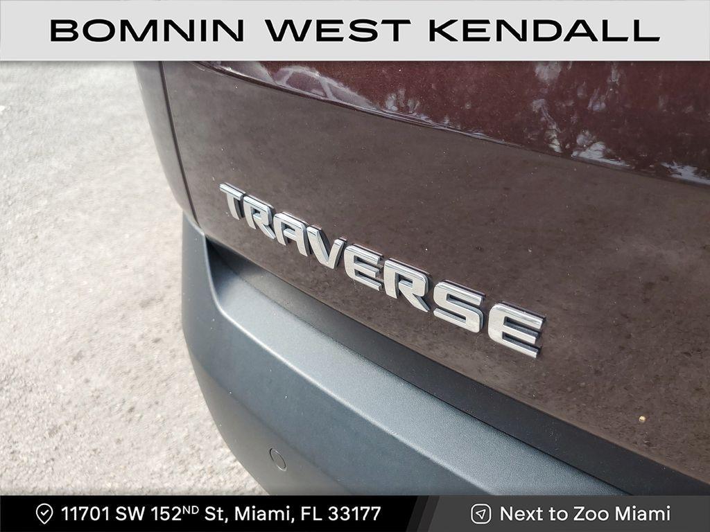 used 2023 Chevrolet Traverse car, priced at $17,990
