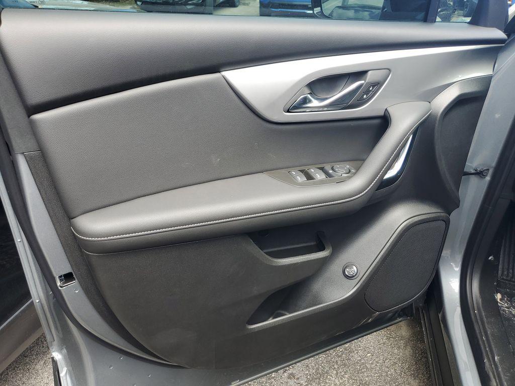 new 2025 Chevrolet Blazer car, priced at $32,090