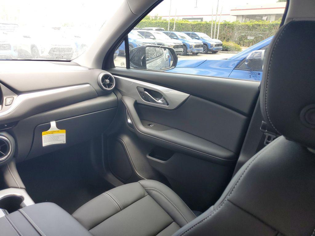 new 2025 Chevrolet Blazer car, priced at $32,090