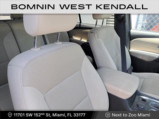 used 2023 Chevrolet Traverse car, priced at $22,990
