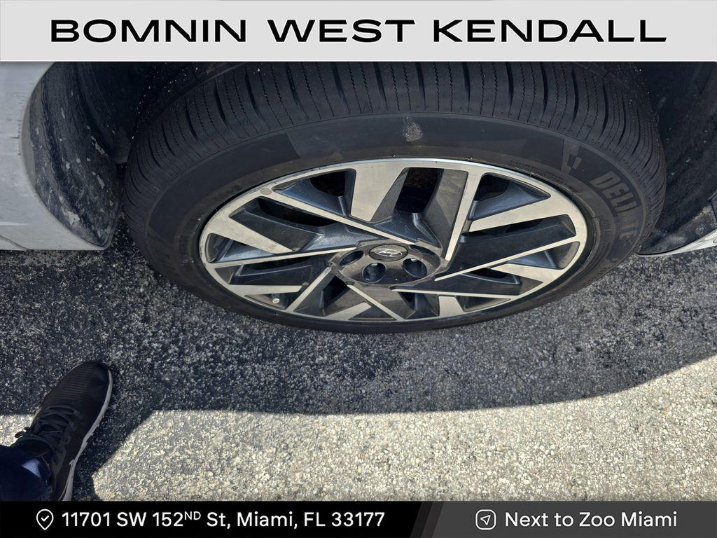used 2021 Hyundai Santa Fe car, priced at $25,490