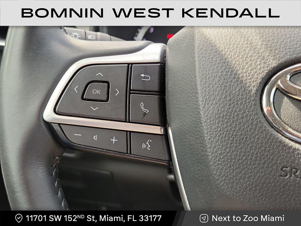used 2024 Toyota Highlander car, priced at $31,990
