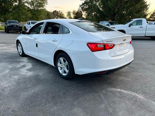 new 2024 Chevrolet Malibu car, priced at $23,945