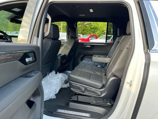 new 2025 Chevrolet Suburban car, priced at $72,020