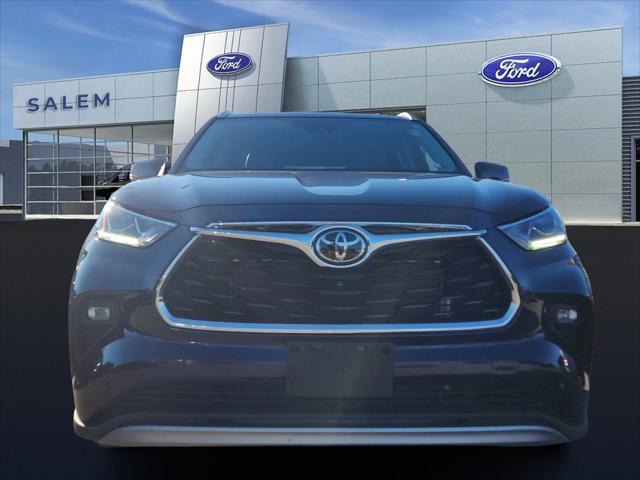 used 2022 Toyota Highlander car, priced at $43,648