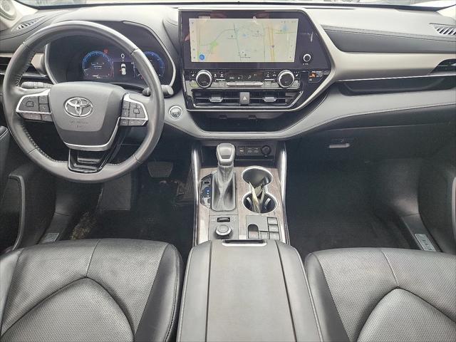 used 2023 Toyota Highlander car, priced at $33,978