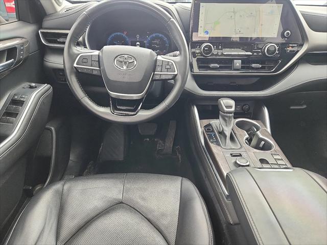 used 2023 Toyota Highlander car, priced at $33,978