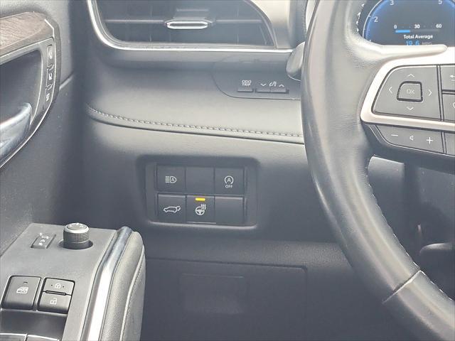 used 2023 Toyota Highlander car, priced at $33,978
