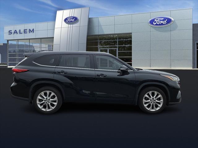 used 2023 Toyota Highlander car, priced at $33,978