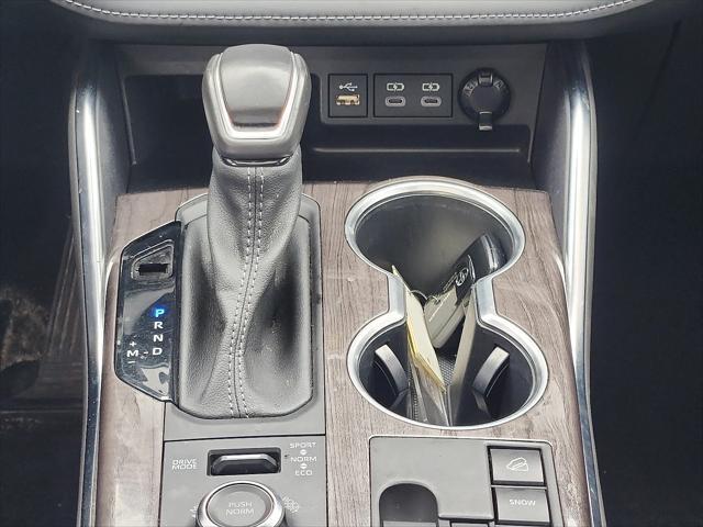 used 2023 Toyota Highlander car, priced at $33,978