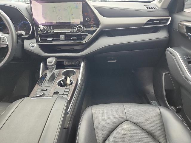 used 2023 Toyota Highlander car, priced at $33,978