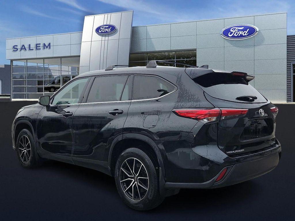 used 2021 Toyota Highlander car, priced at $28,999