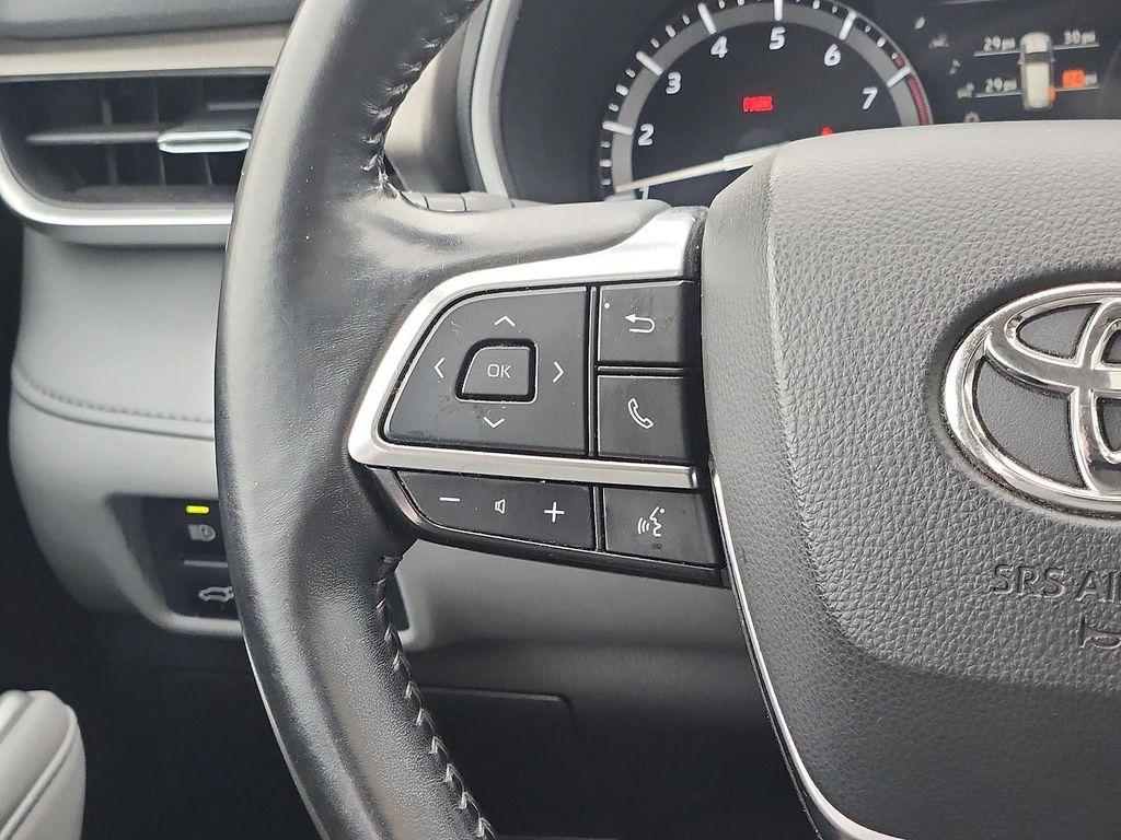 used 2021 Toyota Highlander car, priced at $28,999