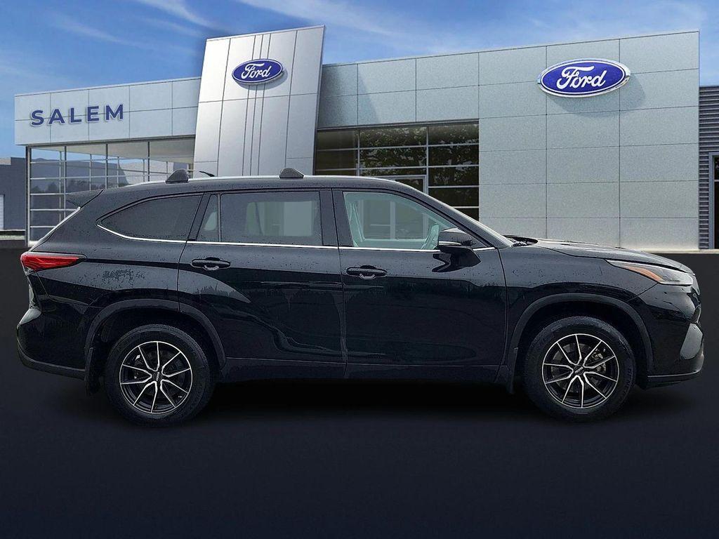 used 2021 Toyota Highlander car, priced at $28,999