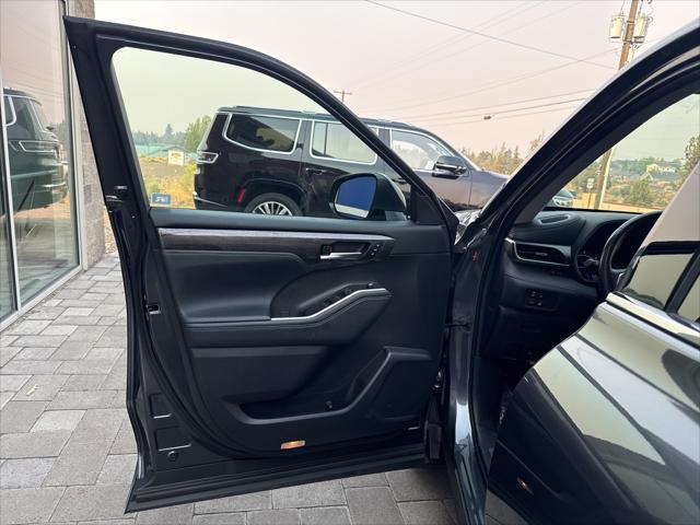 used 2021 Toyota Highlander Hybrid car, priced at $42,990