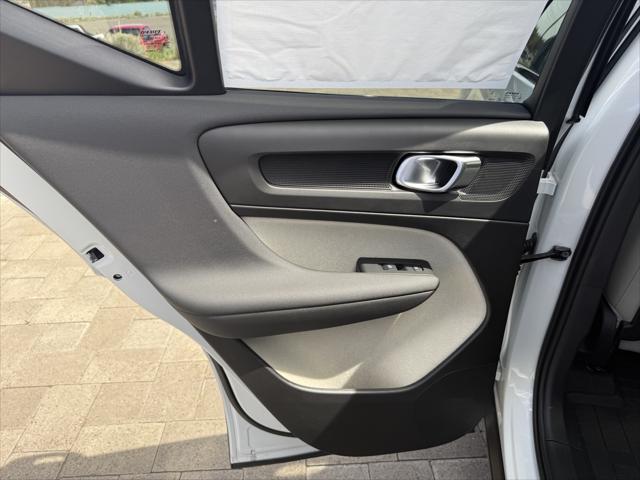 new 2025 Volvo XC40 car, priced at $48,315