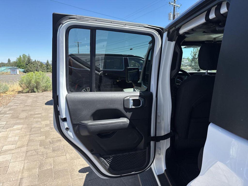 used 2021 Jeep Gladiator car, priced at $33,190