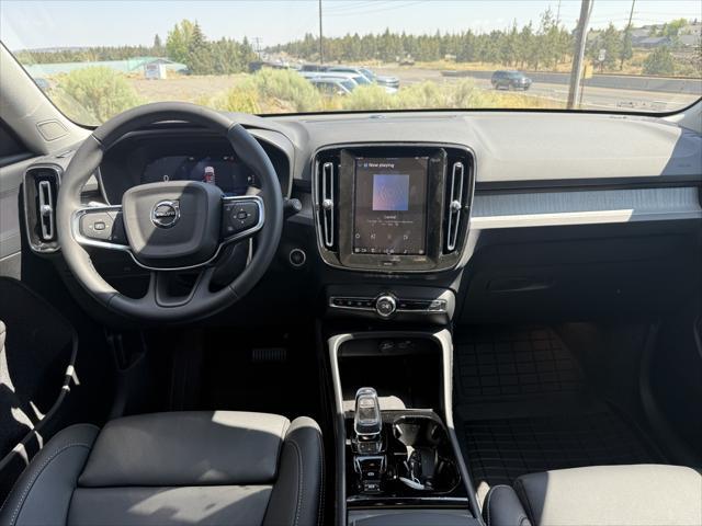 new 2025 Volvo XC40 car