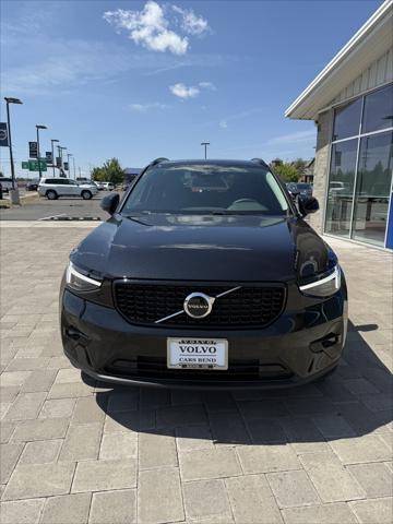 new 2025 Volvo XC40 car