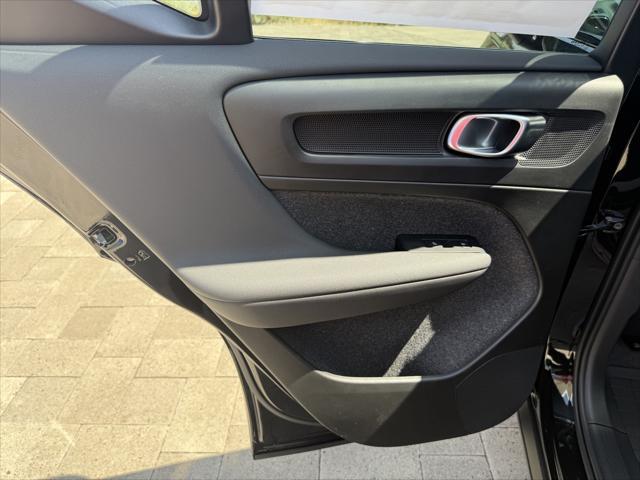 new 2025 Volvo XC40 car