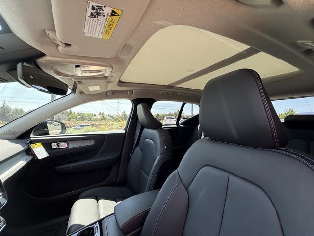 new 2025 Volvo XC40 car