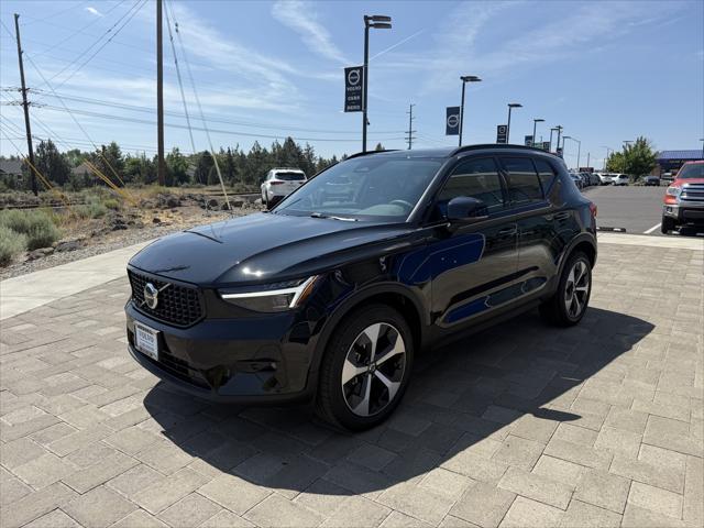 new 2025 Volvo XC40 car