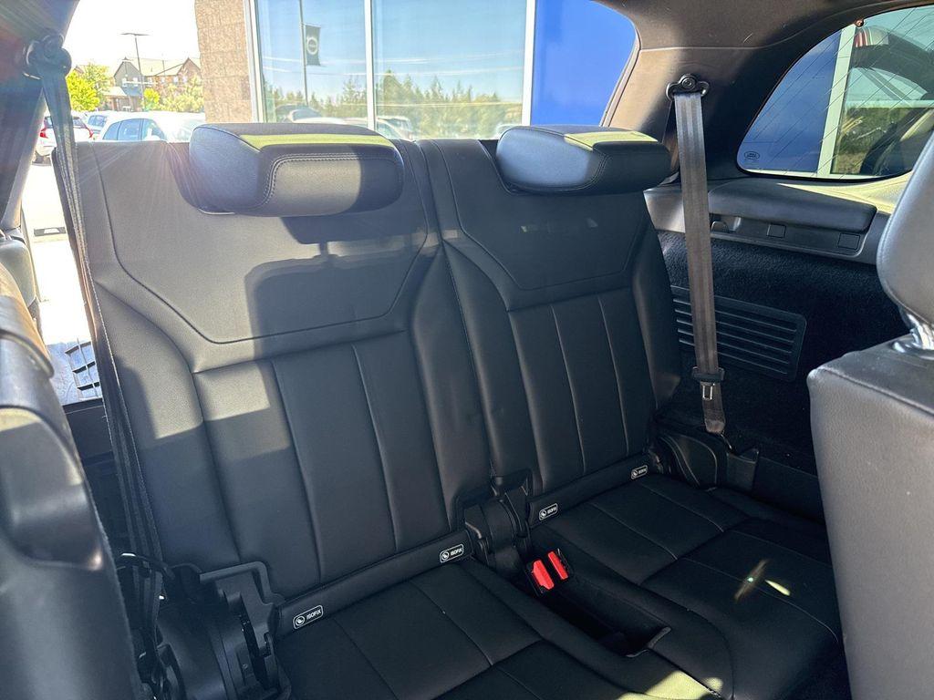 used 2019 Land Rover Discovery car, priced at $21,290
