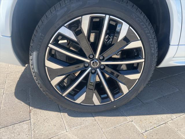 new 2025 Volvo XC90 Plug-In Hybrid car