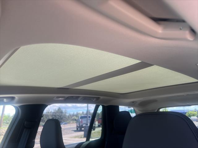 new 2025 Volvo XC90 Plug-In Hybrid car