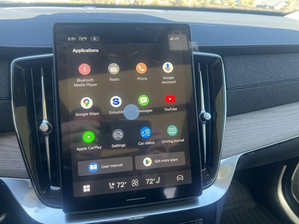 new 2025 Volvo XC90 Plug-In Hybrid car
