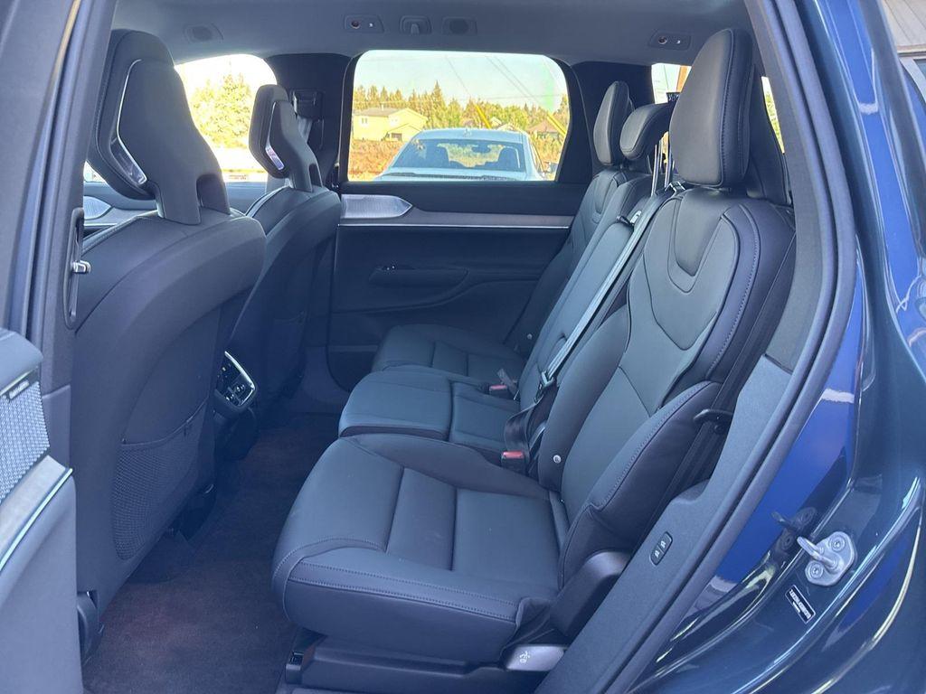 new 2025 Volvo EX90 car, priced at $91,367