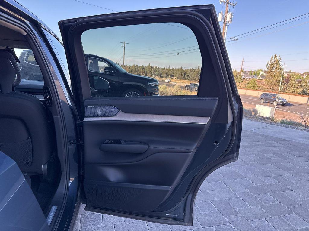 new 2025 Volvo EX90 car, priced at $91,367