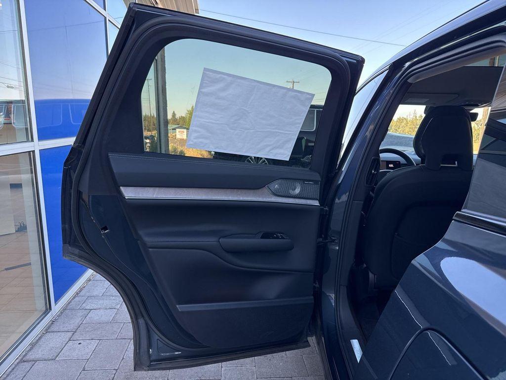 new 2025 Volvo EX90 car, priced at $91,367