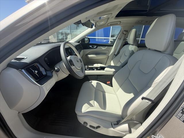 new 2025 Volvo XC60 car
