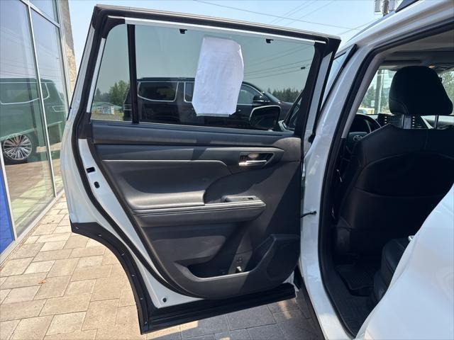 used 2021 Toyota Highlander Hybrid car, priced at $33,995