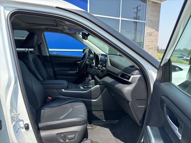 used 2021 Toyota Highlander Hybrid car, priced at $33,995