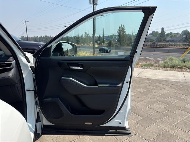 used 2021 Toyota Highlander Hybrid car, priced at $33,995