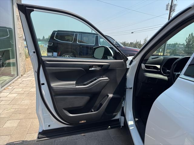 used 2021 Toyota Highlander Hybrid car, priced at $33,995