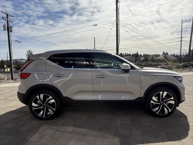new 2025 Volvo XC40 car