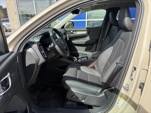 new 2025 Volvo XC40 car