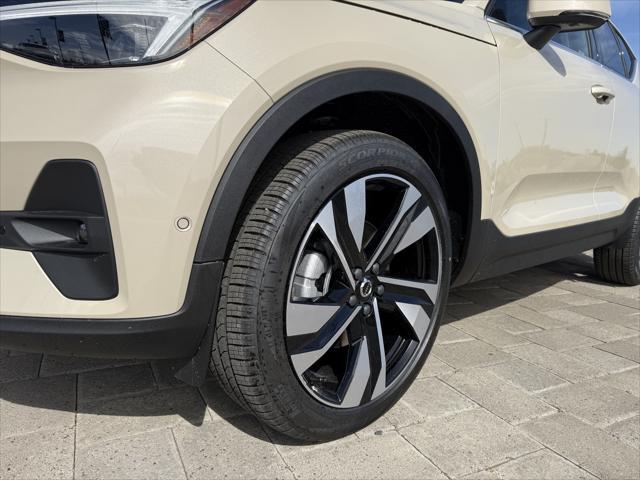 new 2025 Volvo XC40 car